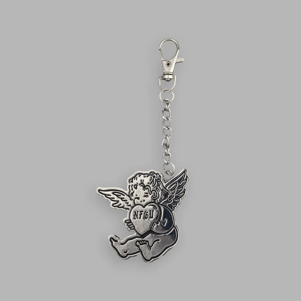 CHERUB CORE KEYCHAIN IN SILVER/BLACK